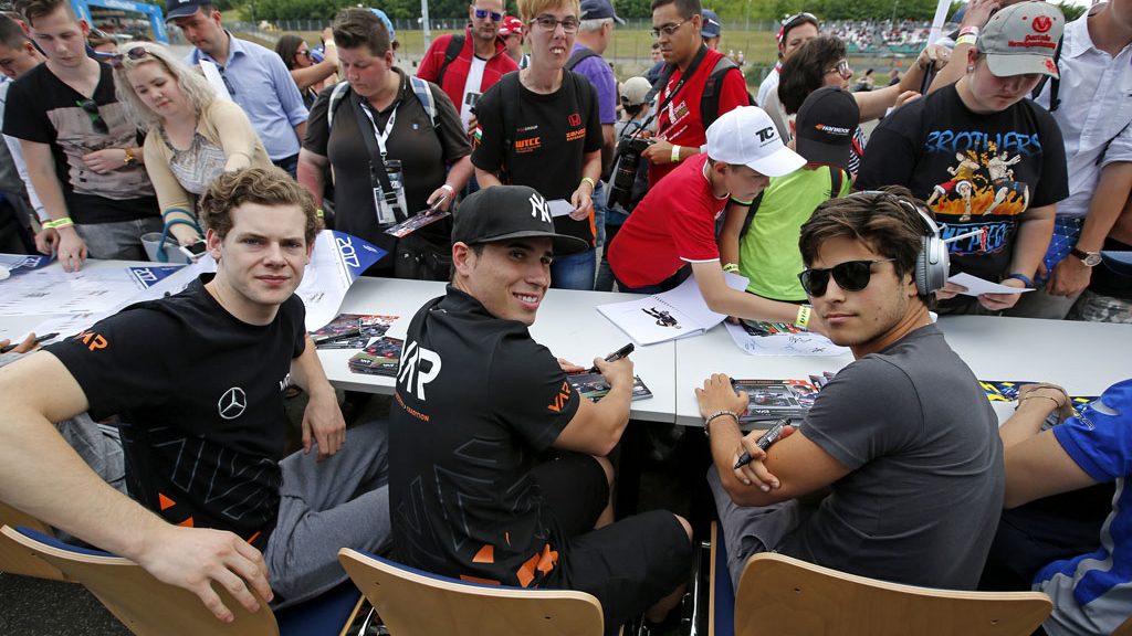 Autograph session, 17 Harrison Newey (GBR, Van Amersfoort Racing, Dallara F317 - Mercedes-Benz), 96 Joey Mawson (AUS, Van Amersfoort Racing, Dallara F317 - Mercedes-Benz), 5 Pedro Piquet (BRA, Van Amersfoort Racing, Dallara F317 - Mercedes-Benz), FIA Formula 3 European Championship, round 4, Hungaroring (HUN), 16. - 18. June 2017